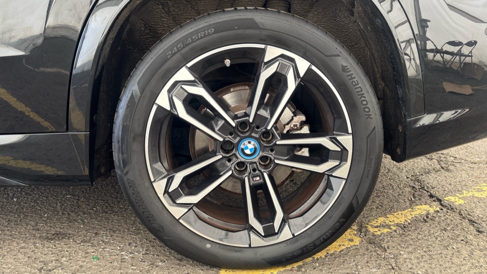 BMW iX1 Image 18