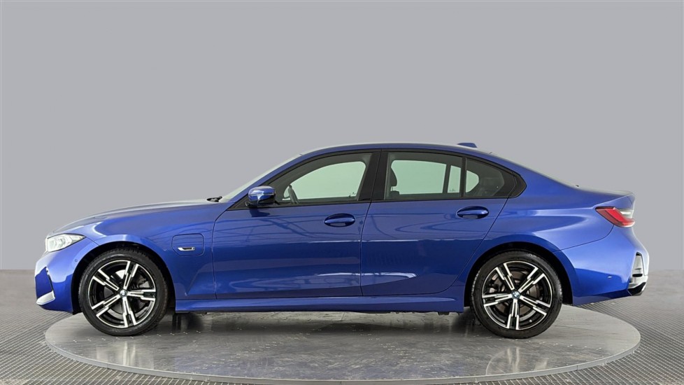 BMW 3 SERIES Image 2