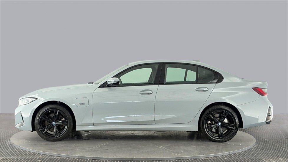 BMW 3 SERIES Image 2