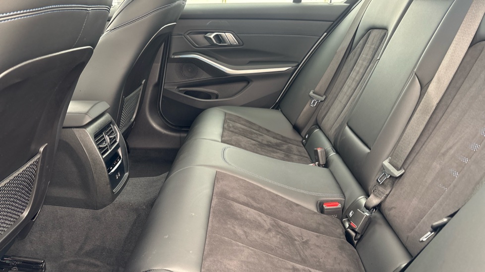 BMW 3 SERIES Image 14