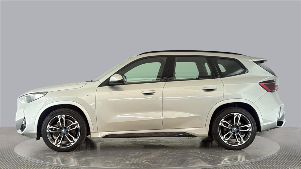 BMW iX1 Image 2