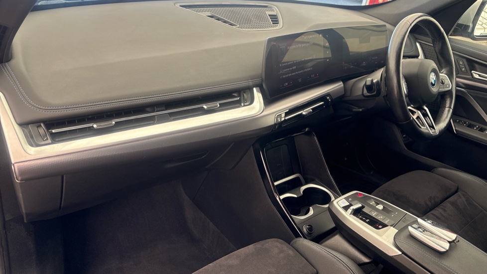 BMW iX1 Image 10