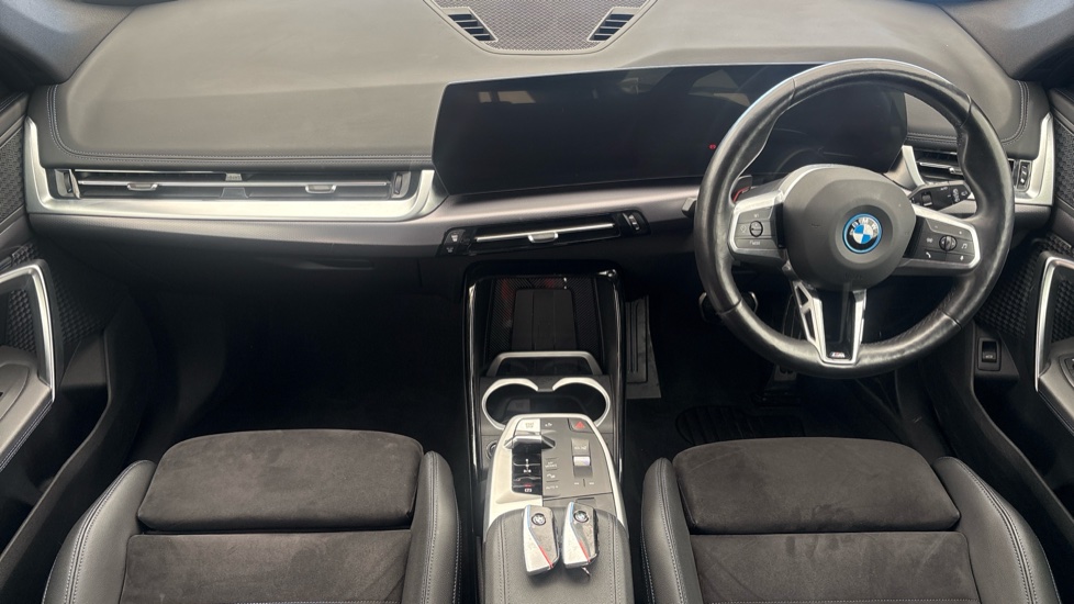 BMW iX1 Image 11