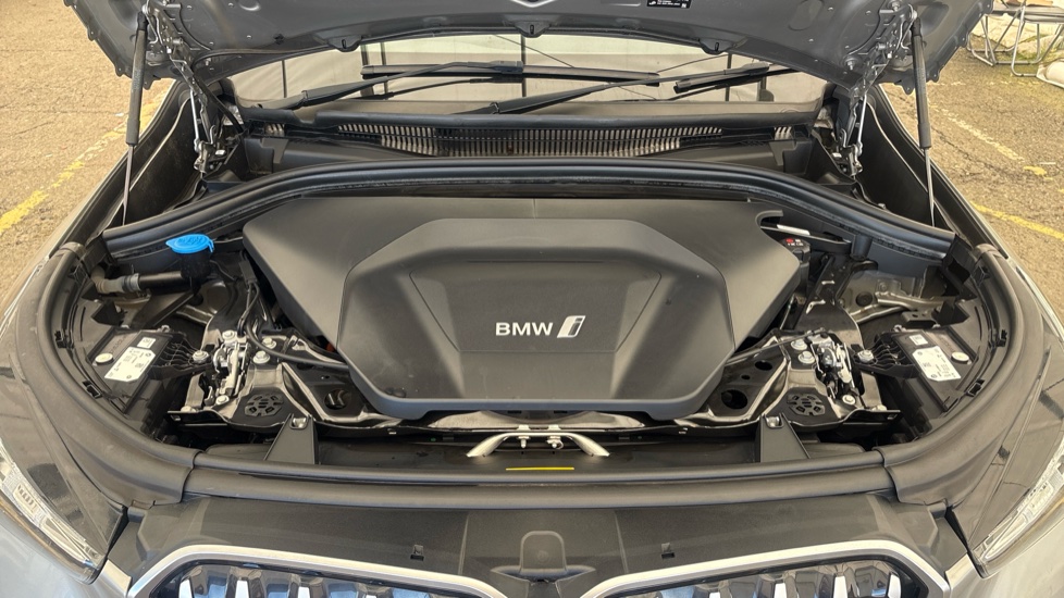 BMW iX1 Image 16
