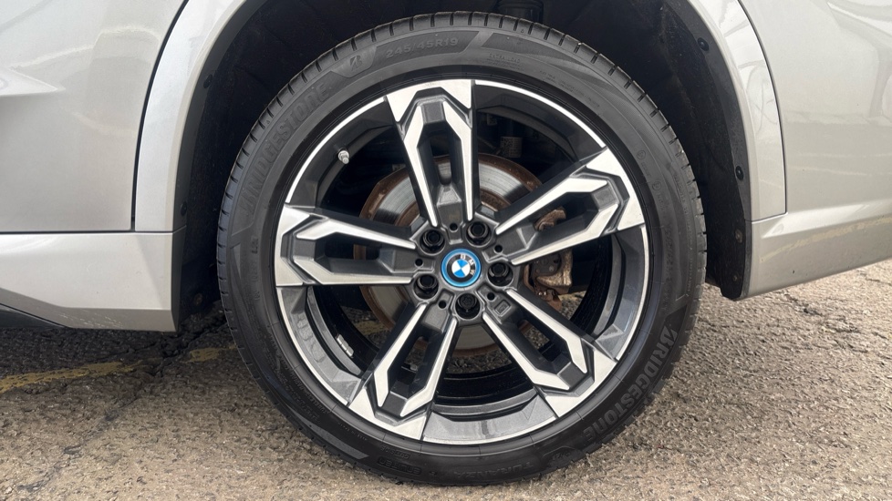 BMW iX1 Image 18