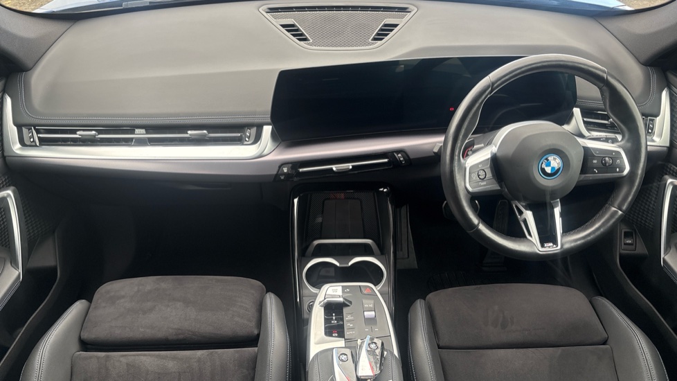 BMW iX1 Image 11
