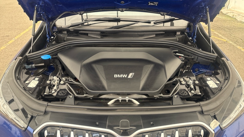 BMW iX1 Image 16
