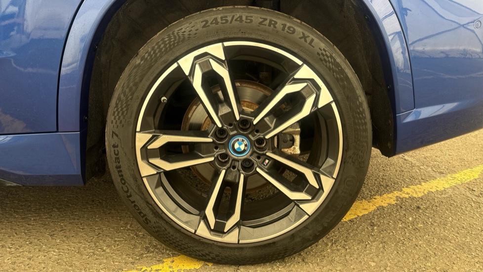 BMW iX1 Image 18