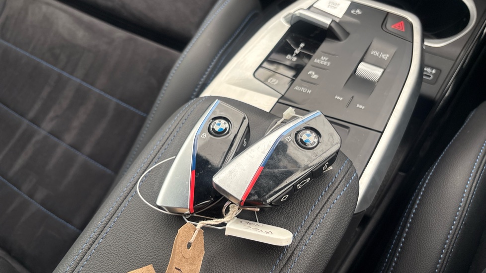 BMW iX1 2 keys available