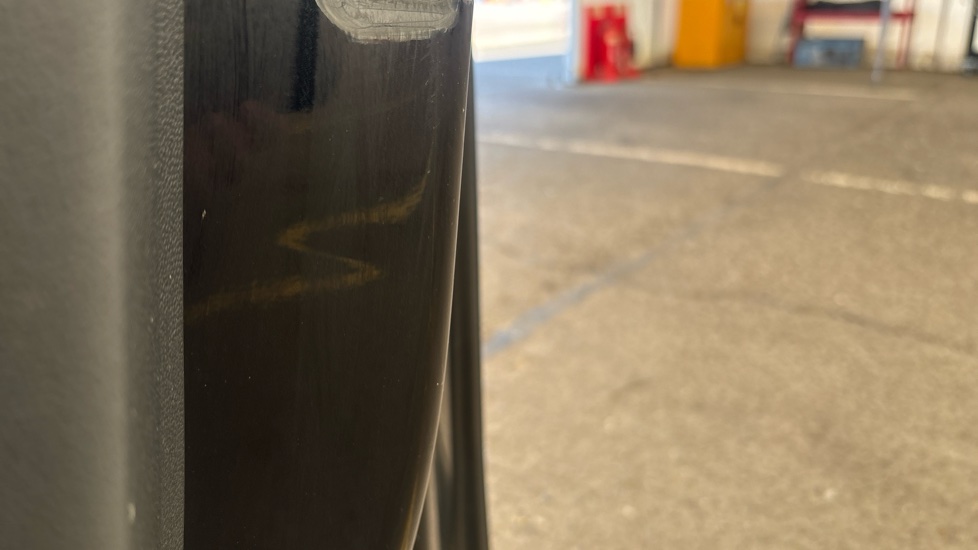 BMW iX Dent