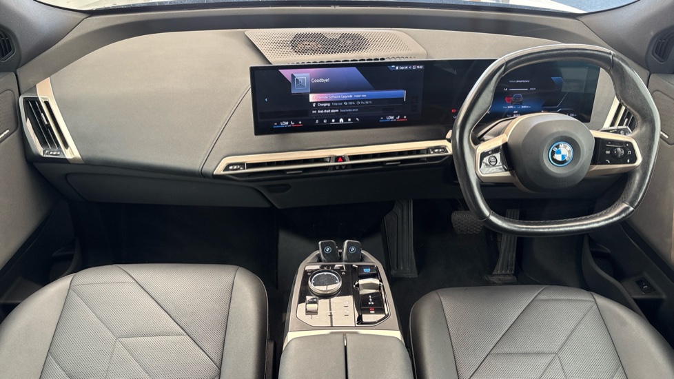 BMW iX Image 11