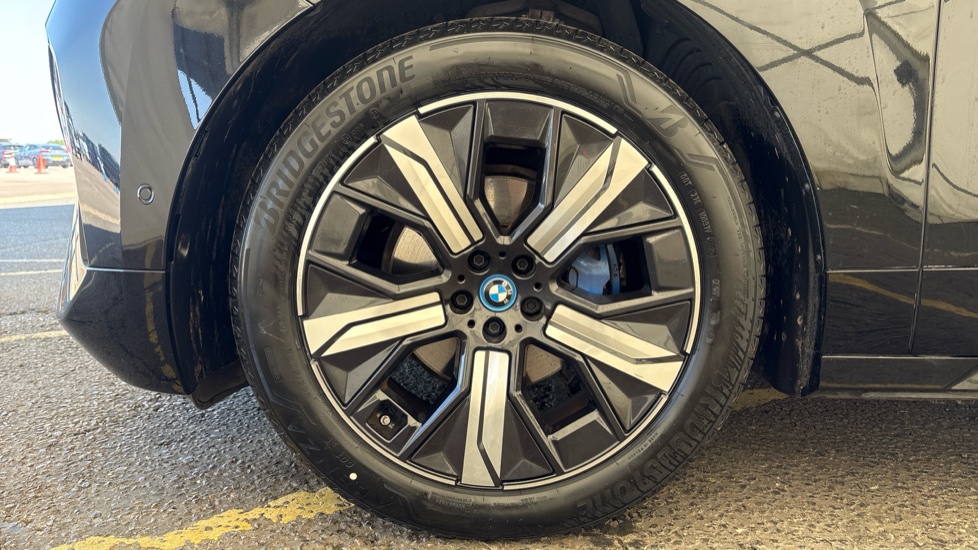 BMW iX Image 17