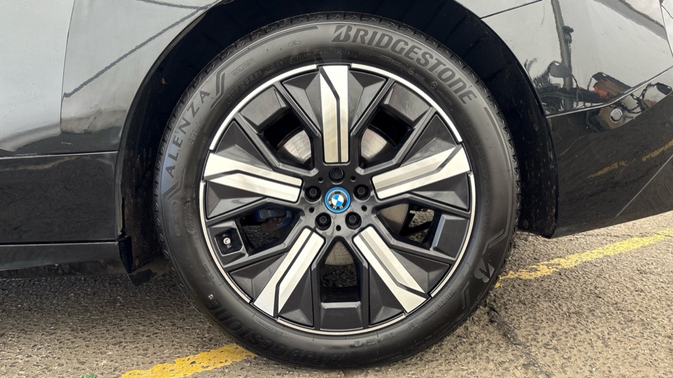 BMW iX Image 18