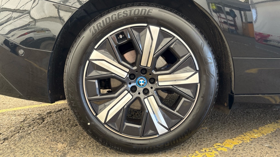 BMW iX Image 19