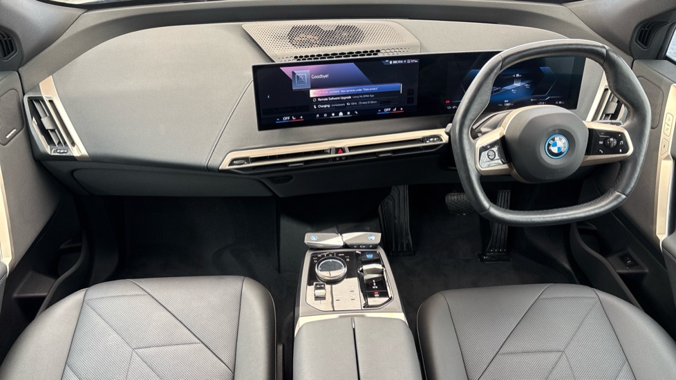 BMW iX Image 11