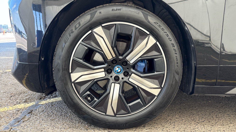 BMW iX Image 17