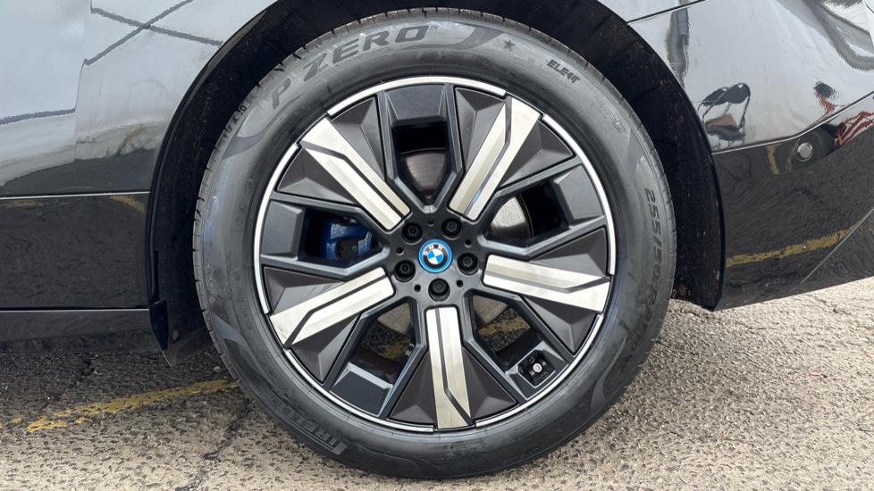 BMW iX Image 18