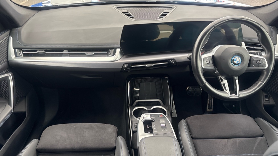 BMW iX1 Image 11