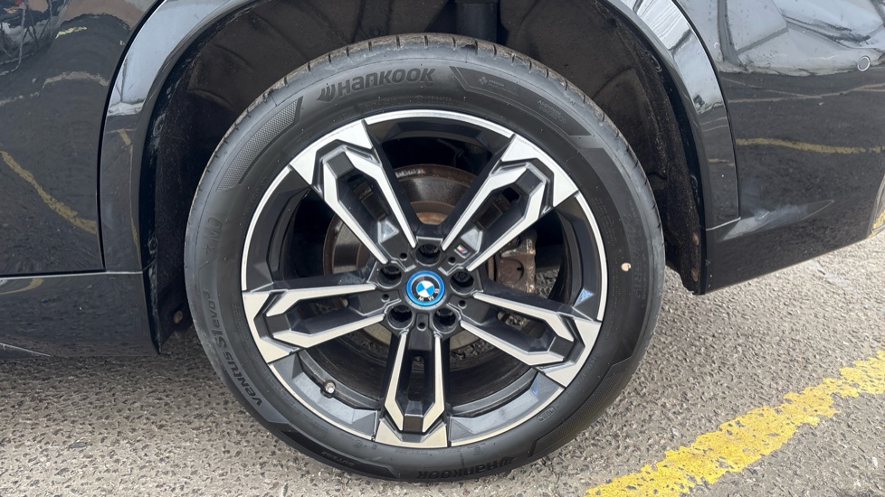 BMW iX1 Image 18