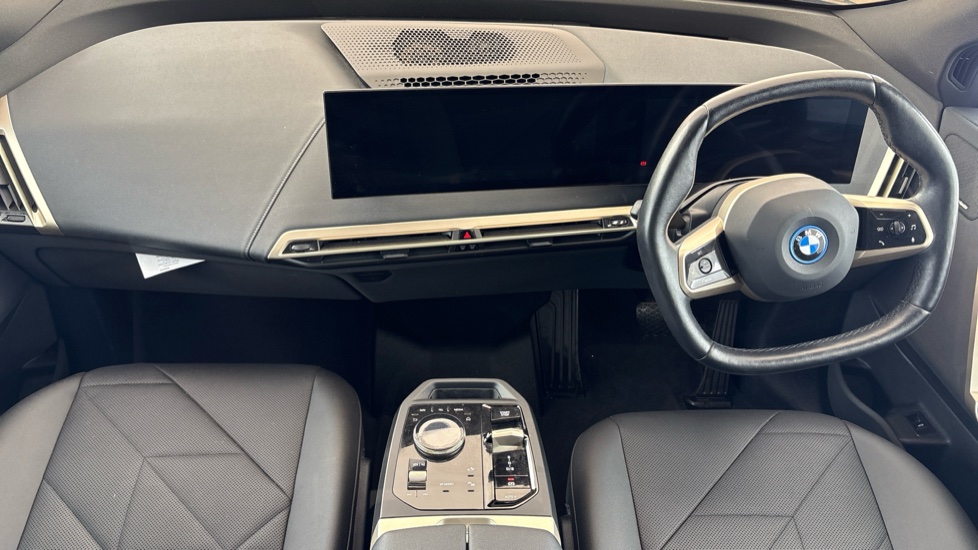 BMW iX Image 11