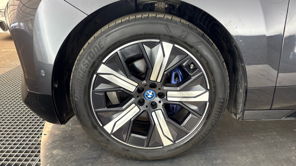 BMW iX Image 17