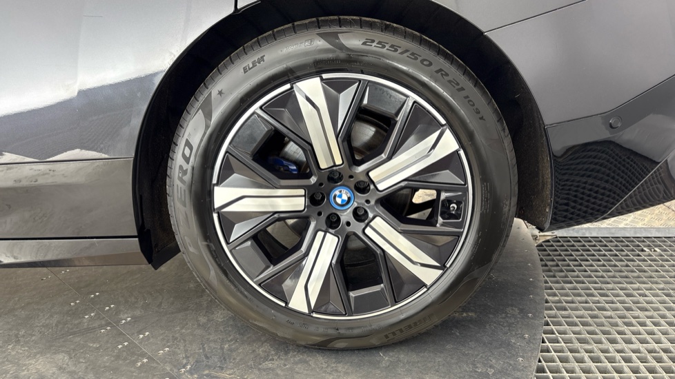 BMW iX Image 18