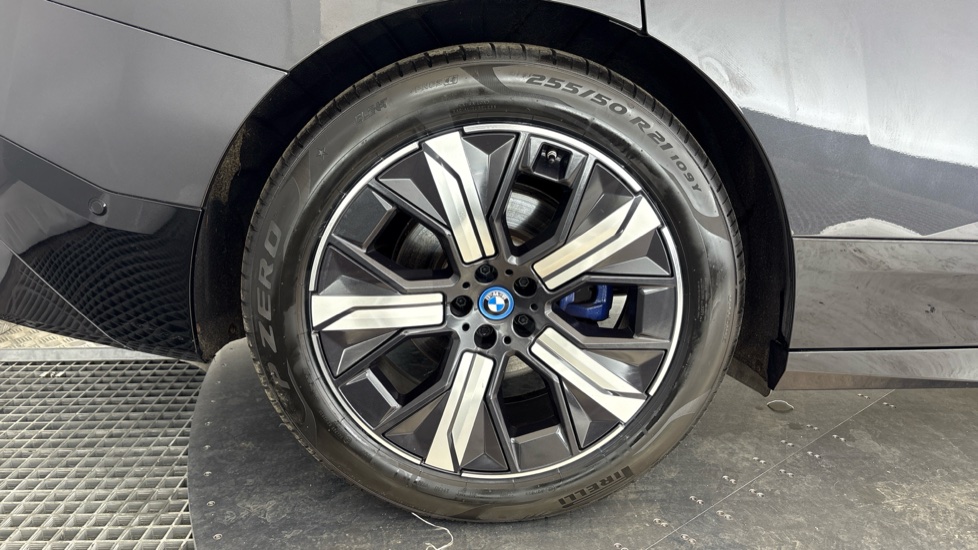 BMW iX Image 19