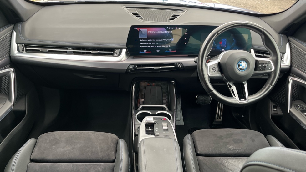 BMW iX1 Image 11