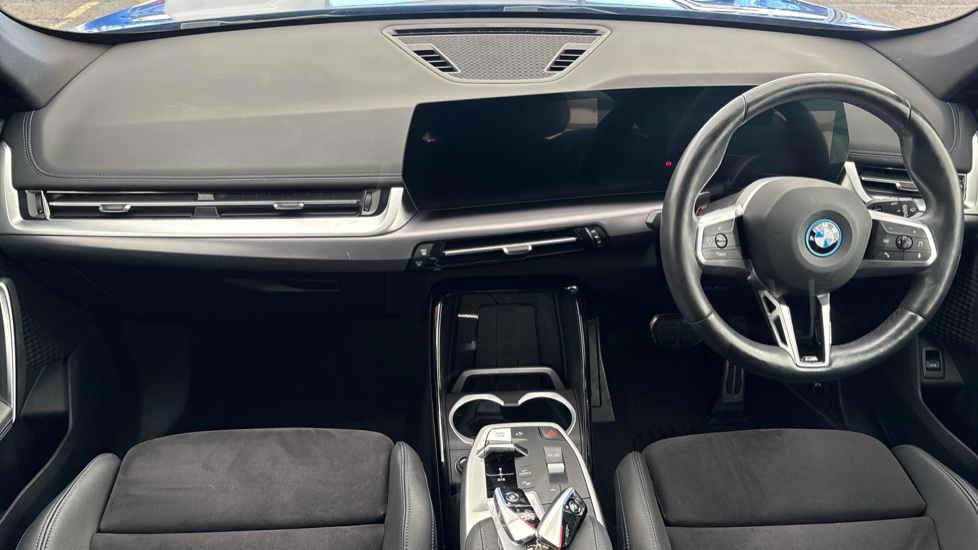 BMW iX1 Image 11