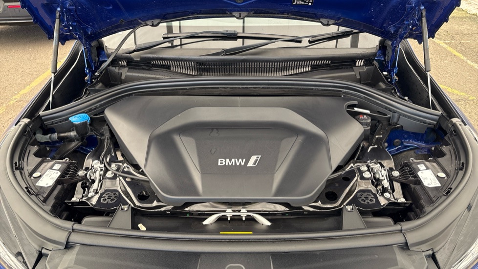 BMW iX1 Image 16