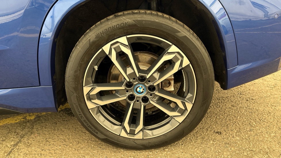 BMW iX1 Image 18