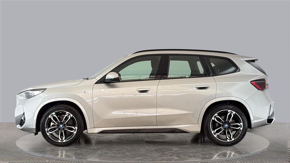 BMW iX1 Image 2