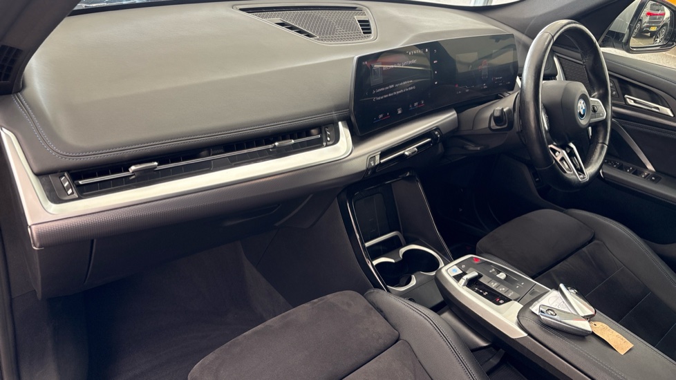 BMW iX1 Image 10