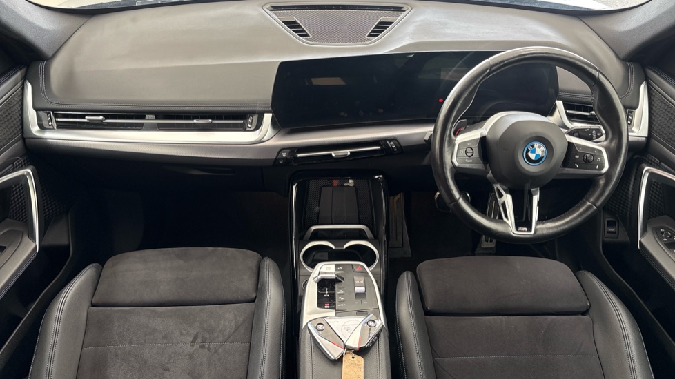 BMW iX1 Image 11