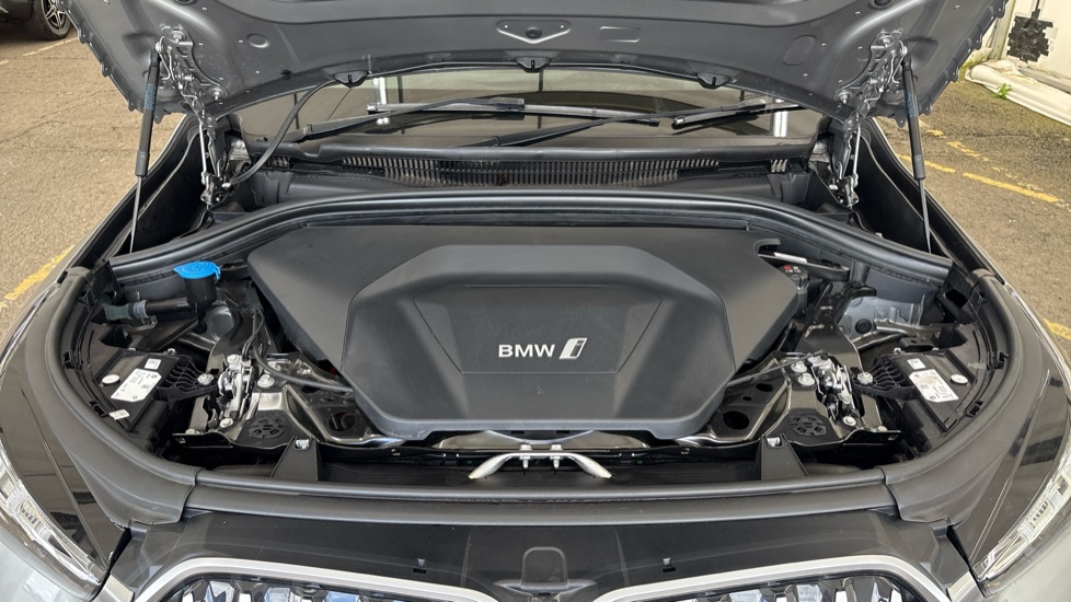 BMW iX1 Image 16