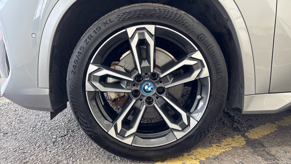 BMW iX1 Image 17