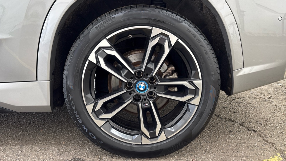 BMW iX1 Image 18