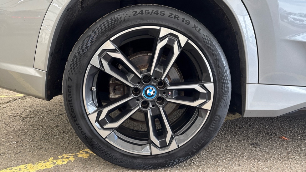 BMW iX1 Image 19