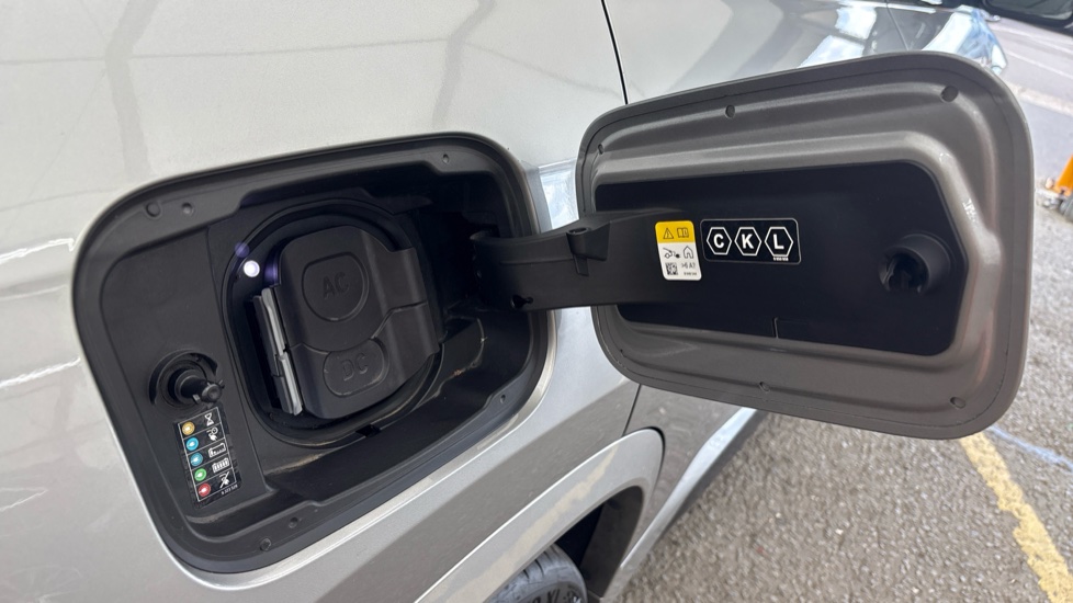 BMW iX1 Image 21