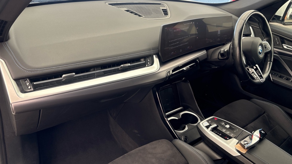 BMW iX1 Image 10