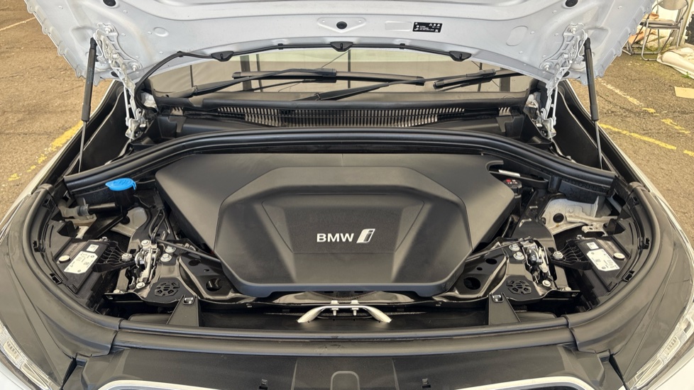 BMW iX1 Image 16