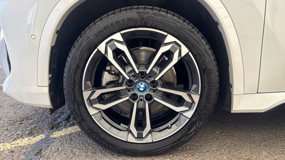 BMW iX1 Image 17