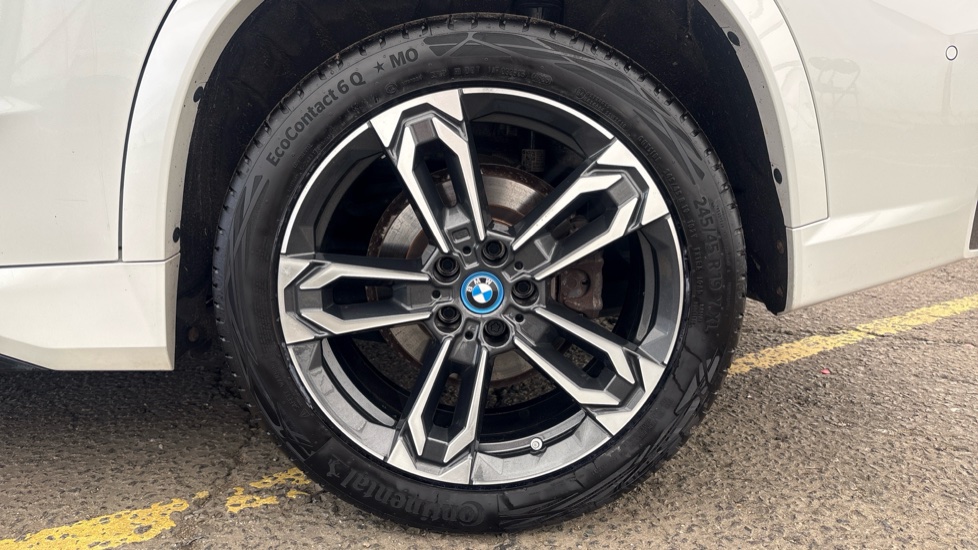 BMW iX1 Image 18