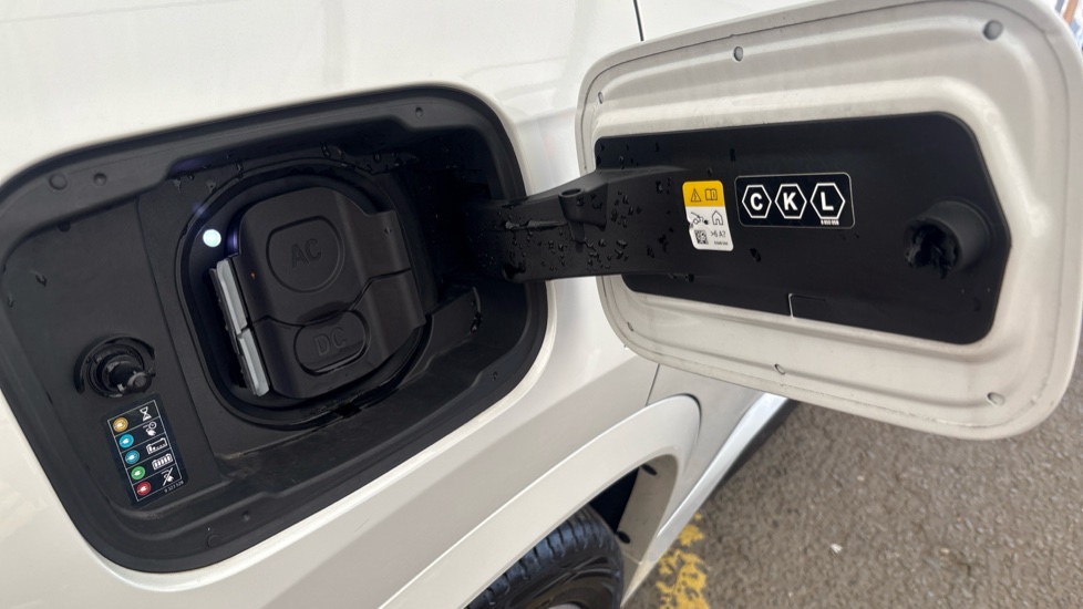 BMW iX1 Image 21