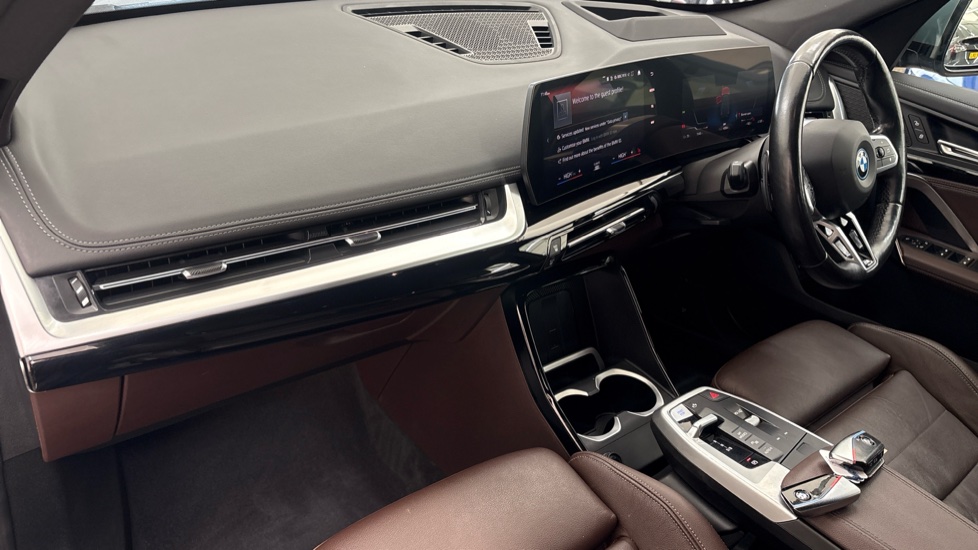BMW iX1 Image 10
