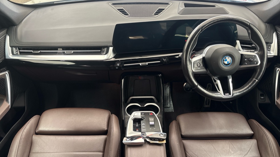 BMW iX1 Image 11
