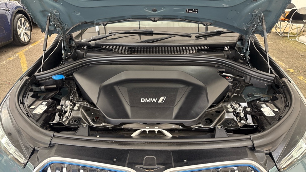 BMW iX1 Image 16