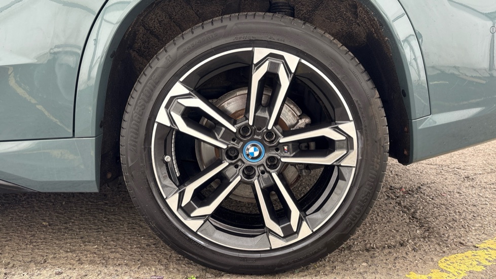 BMW iX1 Image 18
