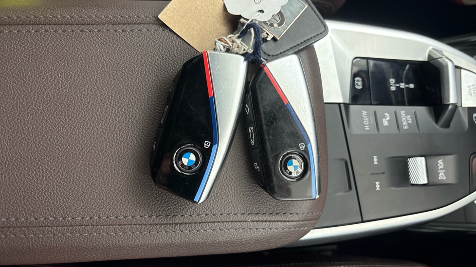 BMW iX1 2 keys available
