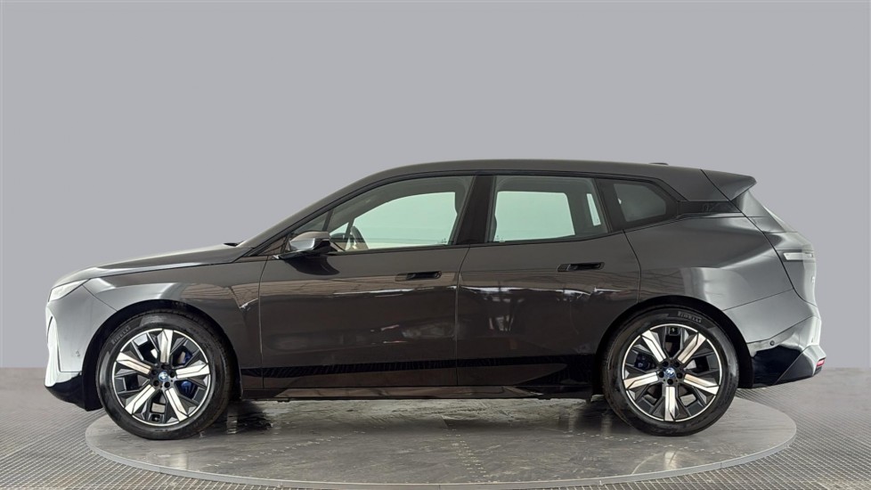 BMW iX Image 2